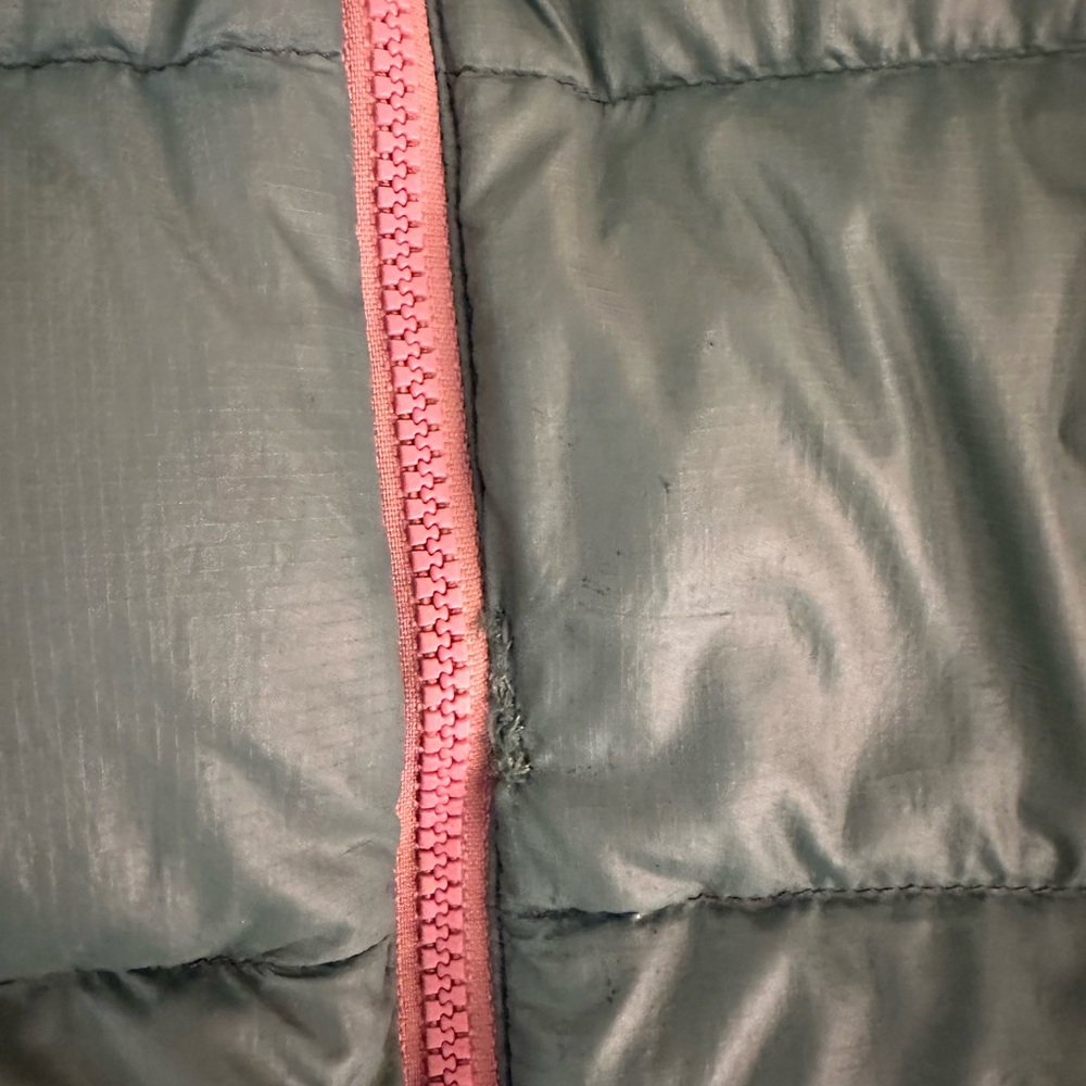 Patagonia Hi-loft down hoodie jacket 5T. - Picture 4 of 10